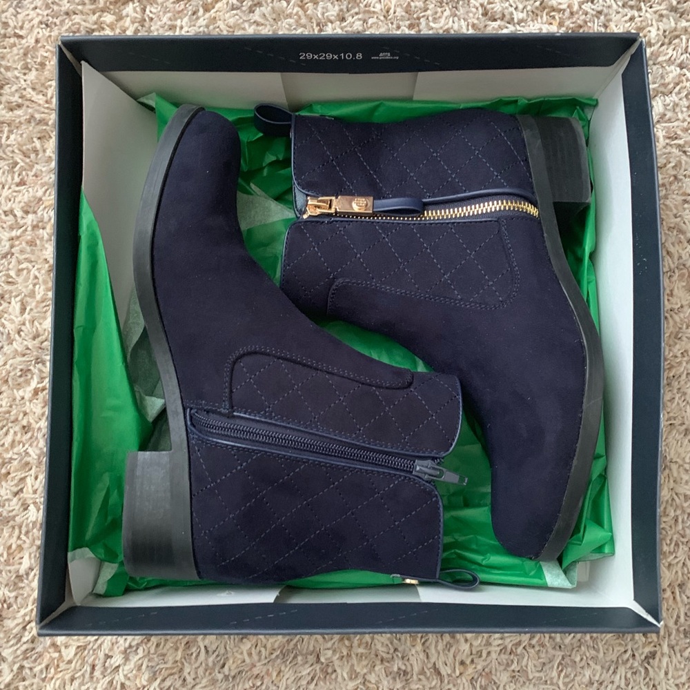 Worn once. Tommy Hilfiger.